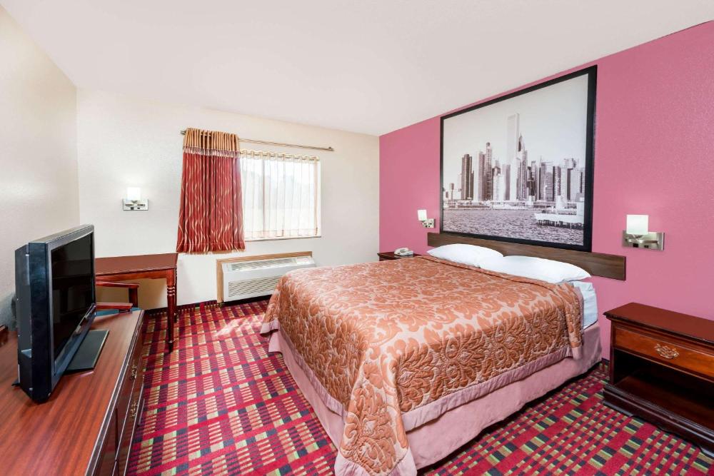 Queen Room - Disability Access/Non-Smoking interior